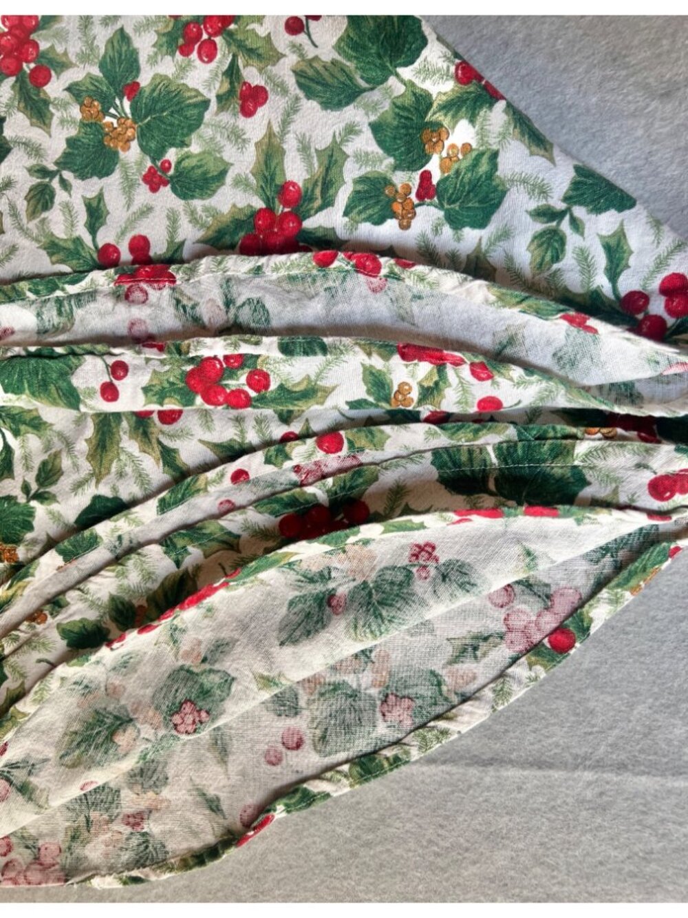 Christmas Round Tablecloth 57" D Cotton Blend Holly Berry Ivy Pattern Decor GUC - Picture 4 of 5